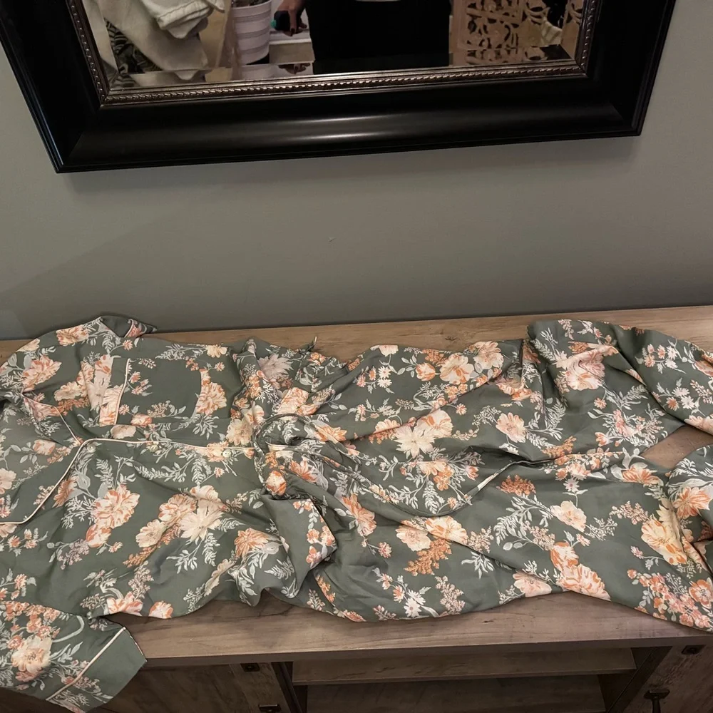 cupcakes & cashmere Green Floral Pajama Set - Picture 5 of 9